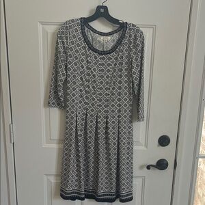 Max Studio Black and White Geometric Long Sleeve Dress